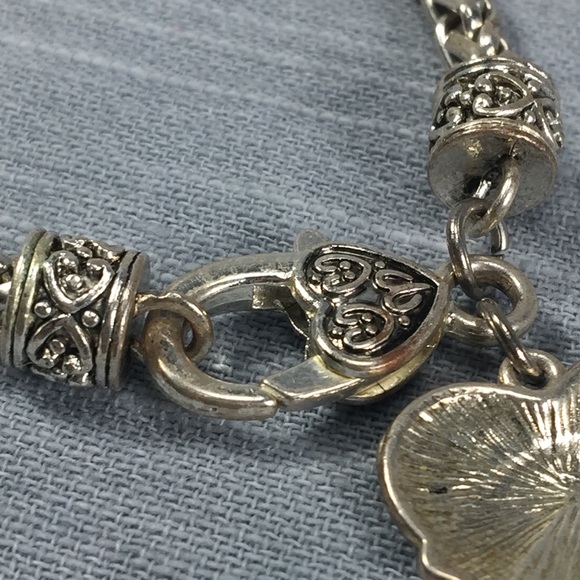 Silver tone bracelet with green heart - Picture 7 of 7